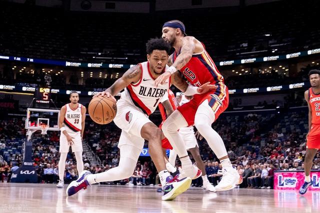 布朗26分绿军轻取开拓者5连胜 魔术大胜公牛